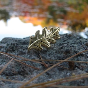 Gold Oak Leaf Lapel Pin- CC485G- Nature, Hiking, Tree, and Foliage Pins