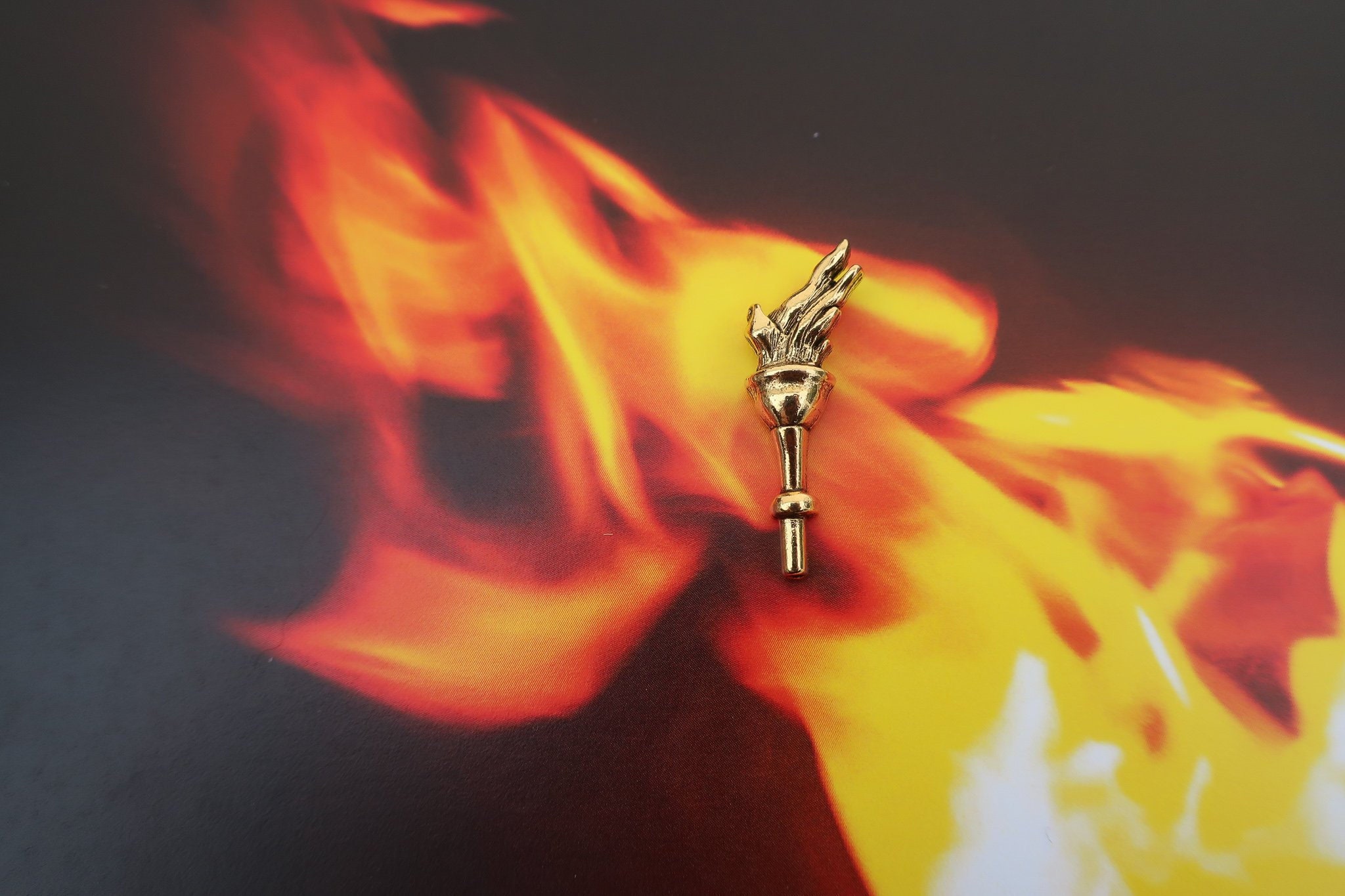 Gold Torch Lapel Pin- CC406G- Torch, Light, Verlichting, Hoop, Olympische Spelen