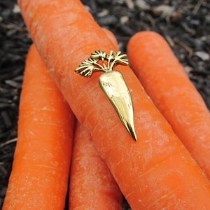 Gold Carrot Lapel Pin-CC312G- Vegetable and Veggie Pins in the Garden for Gardeners and Farmers