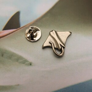 Stingray Lapel Pin - CC573 - Aquarium, Marine, Ocean, and Sea Animal ...