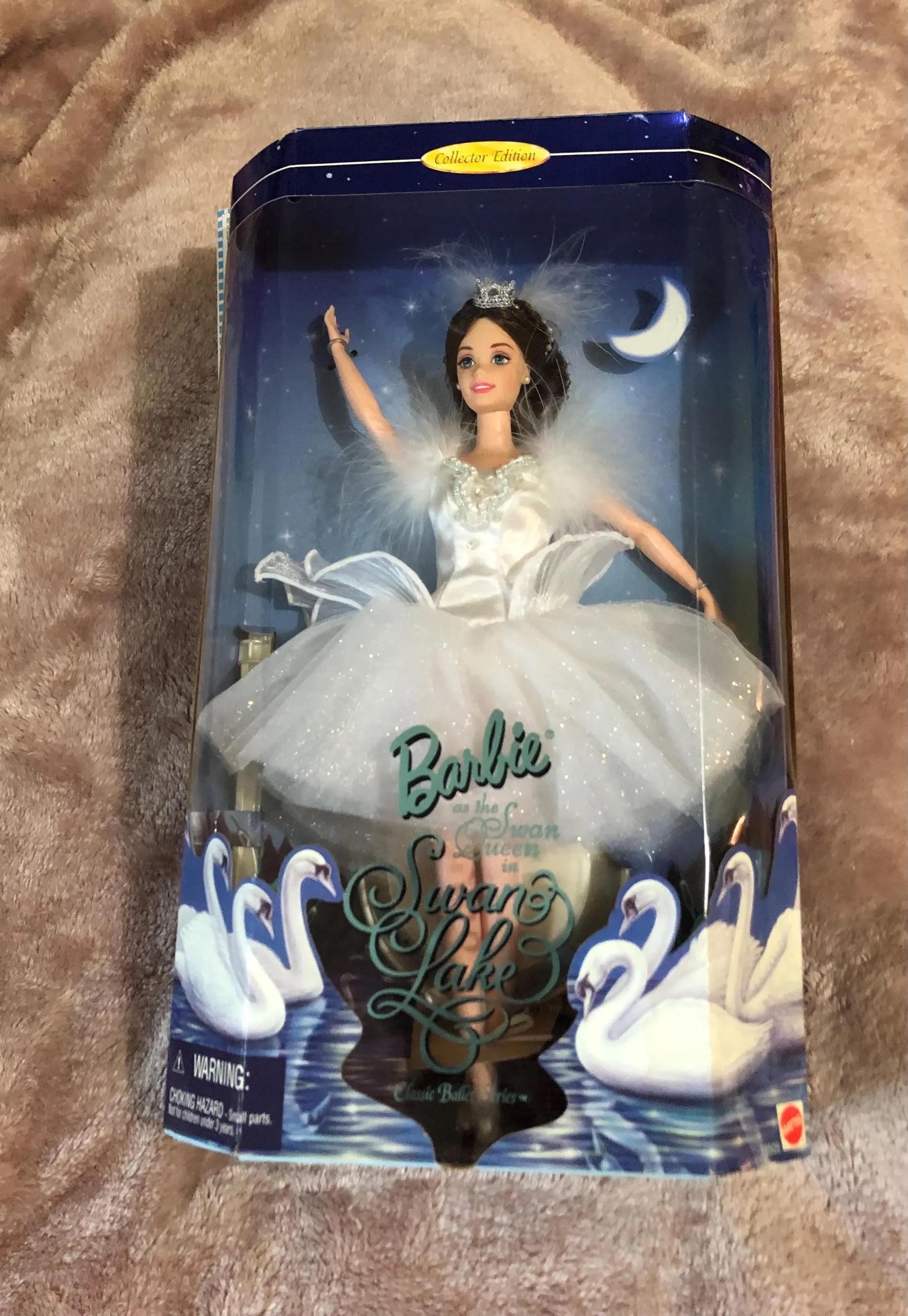barbie swan lake dress Here's a photo shoot of the of Odette Dolls from 2003! I love how they look in their pink evening gowns, and the new in boxes are ready for Barbie swan lake! , This