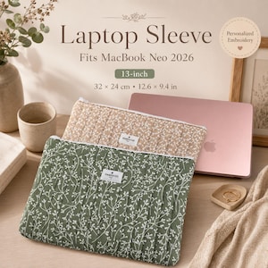 Op de afbeelding: Twee gewatteerde laptophoezen, een in saliegroen en een in beige, beide met een wit botanisch rankenpatroon en een Emberose-label. De 13-inch hoezen meten 32 x 24 cm en zijn ontworpen voor de MacBook Neo 2026.