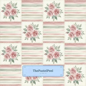 Könnte beinhalten: Ein sich wiederholendes Muster aus abwechselnden Quadraten mit aquarellartigen rosa Rosensträußen mit grünen Blättern und horizontalen Streifen in gedecktem Rosa, Salbeigrün und Creme. Ein blaues Etikett mit dem Text ThePastelPeel ist mittig platziert.