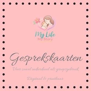 Op de afbeelding: Een roze afbeelding met een zwarte stippellijn. De tekst "My Life My Story" en "Gesprekskaarten" zijn aanwezig. Een illustratie van een moeder en kind staat bovenaan. De tekst "Voor zowel individueel als groepsgebruik" en "Digitaal & printbaar" zijn ook opgenomen.