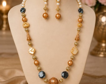 Conjunto de joias Haar Mala artesanal em estilo étnico antigo, com contas de pedra de ágata e mármore em tons de ouro fosco e mármore, com brincos. Ideal para festas e casamentos. Uma ótima opção de presente para ela.