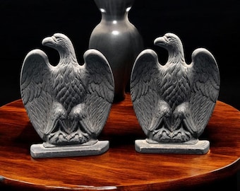 Preciosos sujetalibros antiguos de hierro fundido con forma de águila de Robert Emig, con una hermosa pátina, 16,5 cm de altura.