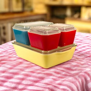 Vintage Pyrex 500 Series Fridgie Set | Refrigerator Dish Set w Lids | Mixed Lid Styles Ribbed & Smooth | Primary Colors Glass Storage
