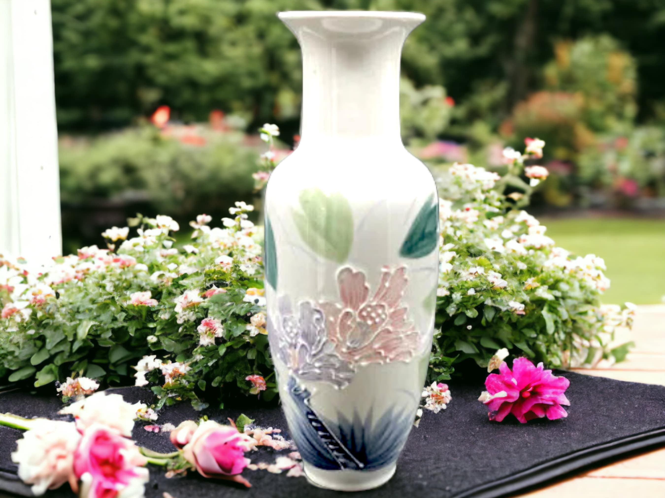 Vase Chinese Ceramic Porcelain Vase Home Decor Flower Vase for Shelf Home  Décor Japanese Vase 10.5 Inch,Sophisticated Vessel for Wedding Decorative