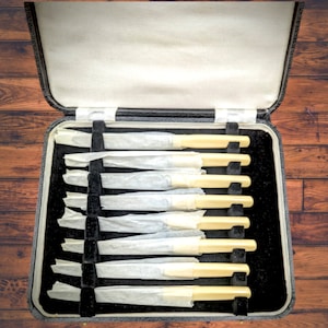 Fabulous boxed Vintage knife set. Hepting & Farrer LTD Stirling Set of 8 French Ivory color handled knives Box and Knives