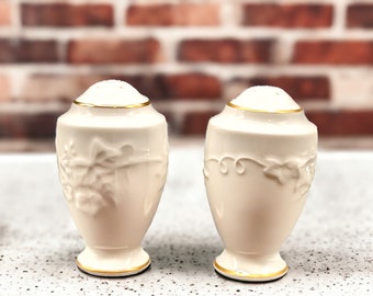 Vintage Set of Noritake Halls Of Ivy Porcelain Salt and Pepper Shakers 1993-2001 Japan Embossed Ivy with Gold Trim