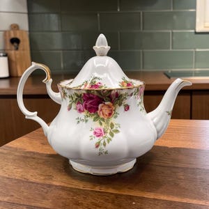 Royal Albert Old Country Roses Teapot, 7.5" Bone China England 1962 Gold Trim