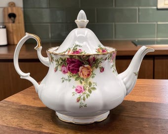 Royal Albert Old Country Roses Teapot, 7.5" Bone China England 1962 Gold Trim