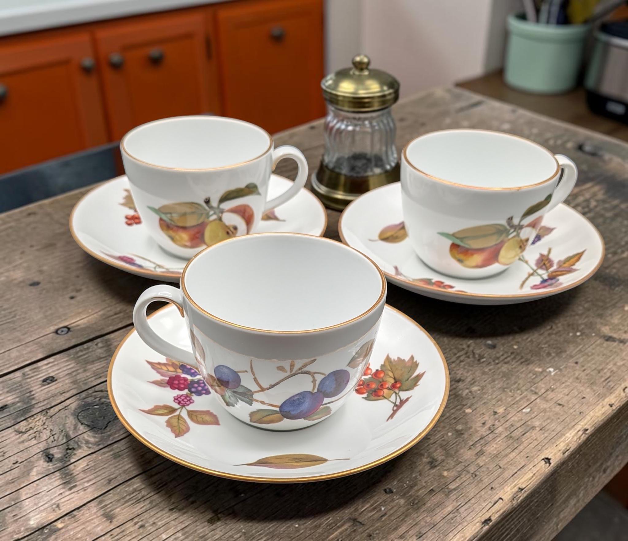 工芸品 Worcester Cup&Saucer? Royal Worcester Japonisme Cup & Saucer 2 Piece Set - Blue & White
