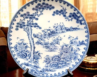 Plato decorativo japonés de cerámica Arita: Karako Children, esmalte cobalto (28 cm)