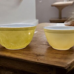Vintage Pyrex Nesting Bowls: Verde Green & Yellow Mixing Bowls