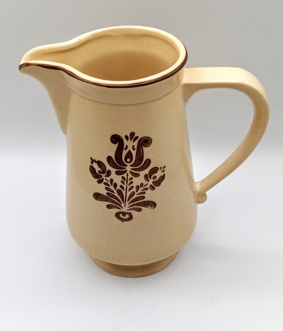 2 Qt Pitcher With Lid