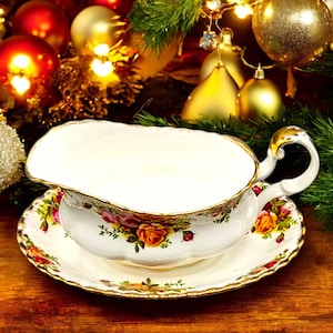 Vintage Royal Albert Old Country Roses Pristine Gravy Boat with Underplate England 1960&#39;s
