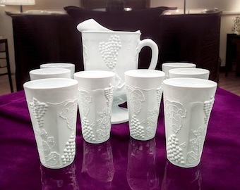 Juego de jarra y taza de vidrio opalino vintage de Indiana Glass Colony Harvest, 9 piezas, con relieve de uvas, década de 1960.