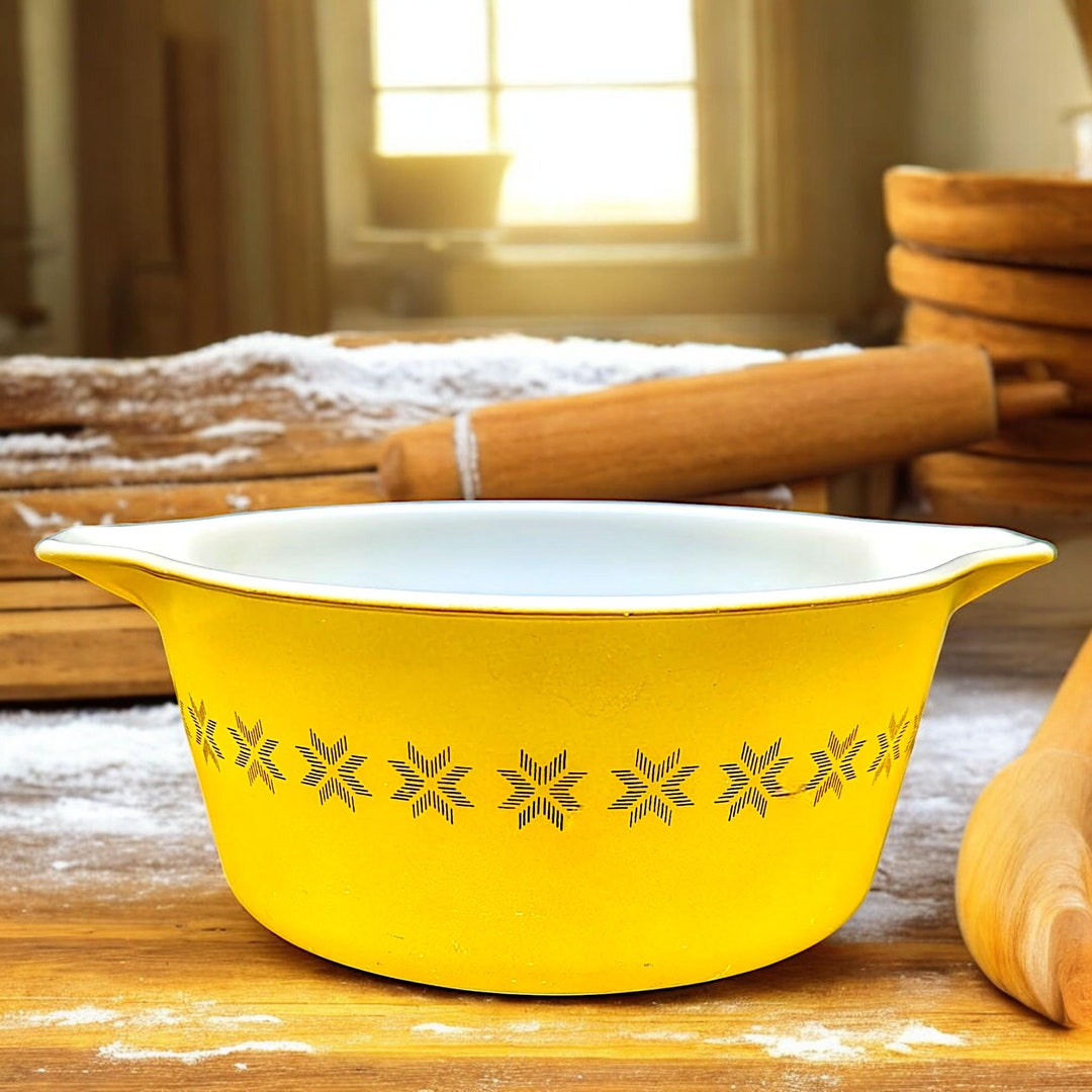 Yellow Pyrex Casserole Dishnull