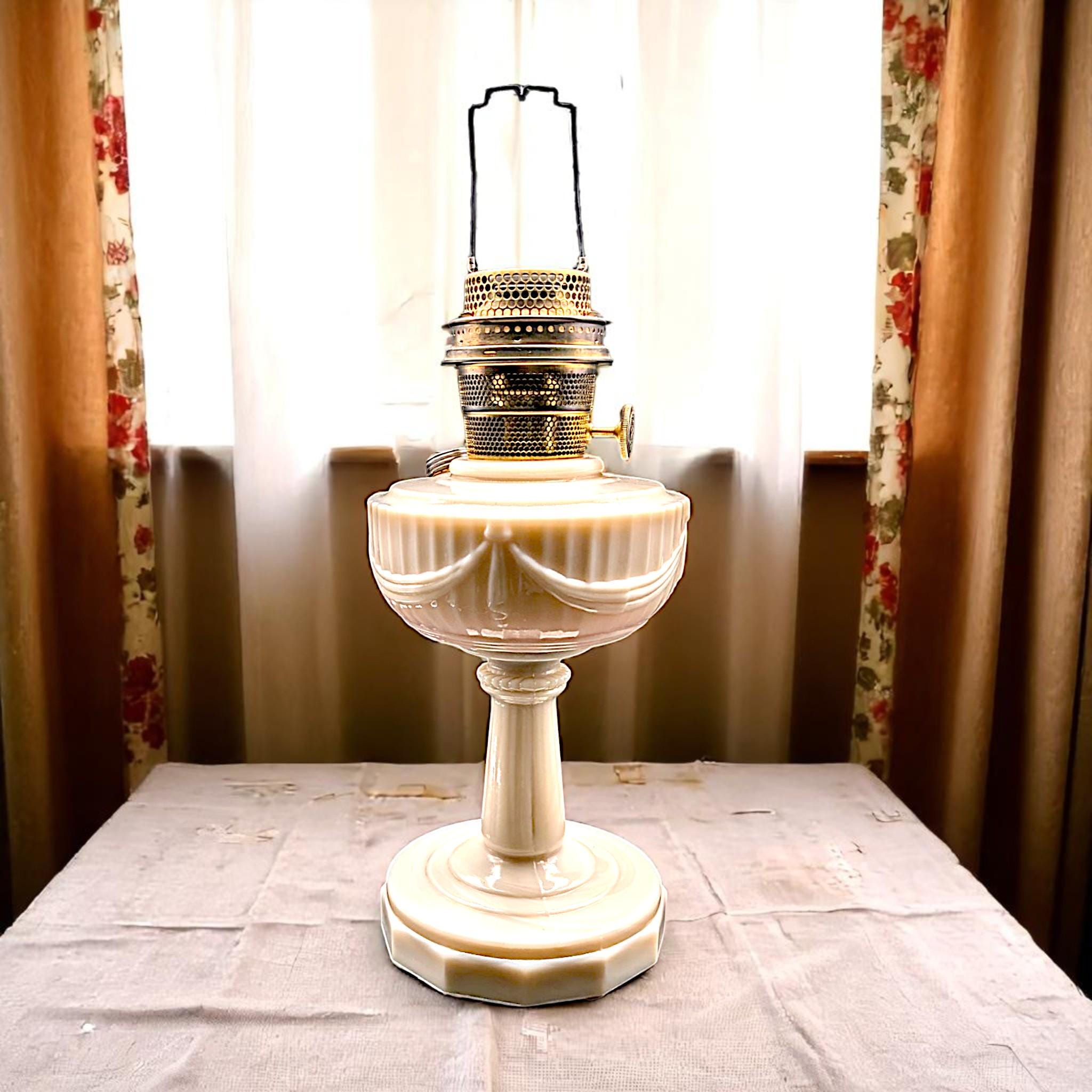 Antique Tall Alladin Alacite Lincoln Drape Marbled Creamy White Kerosene Lamp Model B Chicago Illinois Excellent Condition
