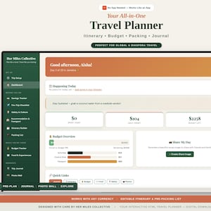 Könnte beinhalten: Handgefertigtes Holzschild mit dem Text "Welcome to our home" in handschriftlichem Stil. Das Schild ist weiß mit schwarzer Schrift bemalt und hat ein Used-Finish, ideal für Bauernhausdekoration.