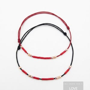 LOVE morsecode armband – rode of zwarte minimalistische koordsieraden met een geheime boodschap