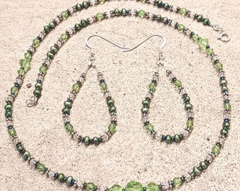 Green Envy Pearl & Crystal's Teardrop Earring-Necklace Set