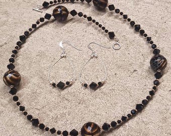Elegante set di gioielli con cristalli neri