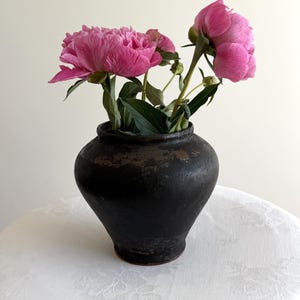 Antieke zwarte kleipot