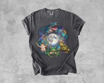 Comfort Colors® Vintage Frog Moon Shirt, Retro 90s Cosmic Toad Tee, Funny Space Amphibian Graphic Tshirt