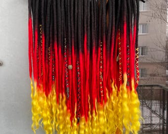 Lana per dreadlocks, extension per dreadlocks, dreadlocks luminosi, acconciature da festival, dreadlocks con punte lussuose