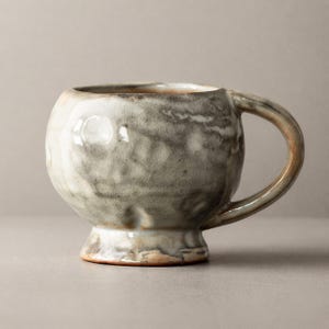 Handgemaakte keramische mok in Shino-stijl, pot Wabi Sabi Pottery, crème witgrijs (200 ml)