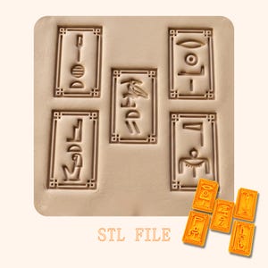 Op de afbeelding: Een verzameling bruinachtige hiërogliefstempels met ingewikkelde ontwerpen, waaronder een set van zes oranje stempels. De stempels hebben rechthoekige frames met gedetailleerde symbolen. De tekst "STL FILE" is onderaan zichtbaar.