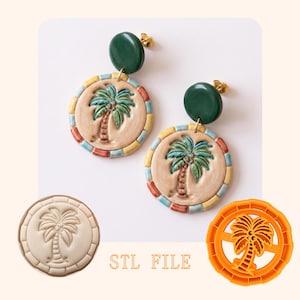 Puede incluir: Pendientes hechos a mano con un diseño de palmera. Los pendientes tienen un fondo beige con un borde colorido de color rojo, amarillo y azul. Los pendientes se combinan con tachuelas verde oscuro. La imagen también muestra un archivo STL y un molde.