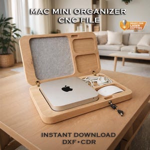 Puede incluir: Organizador de madera para Mac Mini con compartimentos para el ordenador, el ratón y los accesorios. El organizador está abierto, mostrando el Mac Mini con el logotipo de Apple. El texto en la imagen dice "MAC MINI ORGANIZER CNC FILE" y "INSTANT DOWNLOAD DXF CDR."