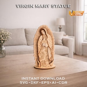 Op de afbeelding: Een houten beeld van de Maagd Maria met ingewikkelde details, staand op een ronde basis. Het beeld heeft een gedetailleerd bloemmotief op de jurk en is omgeven door een halo-ontwerp. De tekst "VIRGIN MARY STATUE" en "READY FOR LASER CUTTING" is zichtbaar.