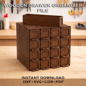 Puede incluir: Juego de tres tazas de cerámica con acabado mate moteado. Las tazas son de color crema, gris claro y gris oscuro. Cada taza tiene un diseño simple y minimalista.