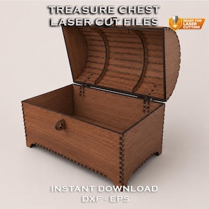 Op de afbeelding: Een bruine houten schatkist met een open gewelfd deksel, voorzien van zichtbare lasergesneden vingerverbindingen op de hoeken en een kleine sluiting aan de voorzijde. De tekst TREASURE CHEST LASER CUT FILES en INSTANT DOWNLOAD DXF - EPS is zichtbaar.