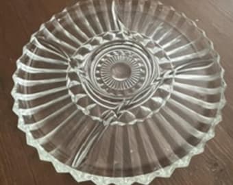 Helderglazen serveerschaal met decoratief patroon