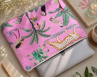 Pink Jungle Print Quilted Laptop Sleeve, Aesthetic Laptop Bag, Handmade Padded Laptop Case, Travel Sleeve for laptop, Cute Tiger Print Cover