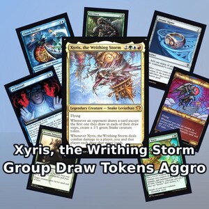 Peut inclure: Plusieurs cartes Magic: The Gathering, avec la carte "Xyris, the Writhing Storm" au centre. D'autres cartes incluent "Chasm Skulker", "Arcane Signet" et "Balmor, Battlemage Captain". Le texte "Group Draw Tokens Aggro" est également visible.