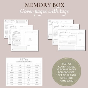 Può includere: Un set di scatole dei ricordi con pagine di copertina bianche e testo nero per vari gradi scolastici e gravidanza, inclusa una lista di 52 schede e una carta riassuntiva con sezioni per dettagli personali e spazi per inserire foto.