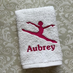 Toalla de baile personalizada: regalo de bailarina bordada