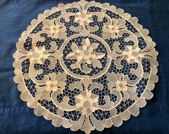 Antique Roses Needle Lace Large Doily Table Mat 22 Inch Diameter Centerpiece Handmade Edwardian Ecru Linen Lace Lovely & Excellent Condition