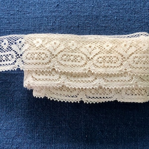 Antique Lace Trim 3+ Yards of 2 and 3/8 In. Wide Cream Lace Unused Excellent Condition Vintage Sewing Clothing Accessory Embellishment