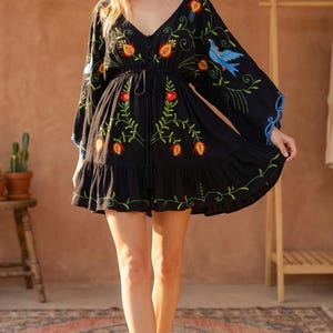 Sommer Blume gesticktes kurzes Kleid | Boho-Resort-Stil | Geschenk für Sie