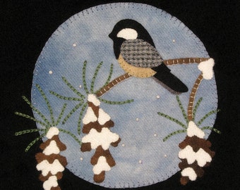Modello digitale di applique in lana di cinciallegra e pigna