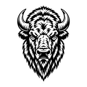 Puede incluir: Una ilustración gráfica en blanco y negro de una cabeza de bisonte mirando al frente. El diseño presenta líneas audaces y de alto contraste que detallan el pelaje grueso, los cuernos afilados y la expresión intensa del animal sobre un fondo liso.
