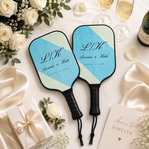 Personalisiertes Hochzeit Pickleball Paddle Set, benutzerdefinierte Vornamen Hochzeitsdatum Initialen mit Monogramm Partner Geschenk Schläger Dekor vorhanden