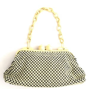 Vintage Whiting & Davis Mesh Purse With Bakelite Snap Frame